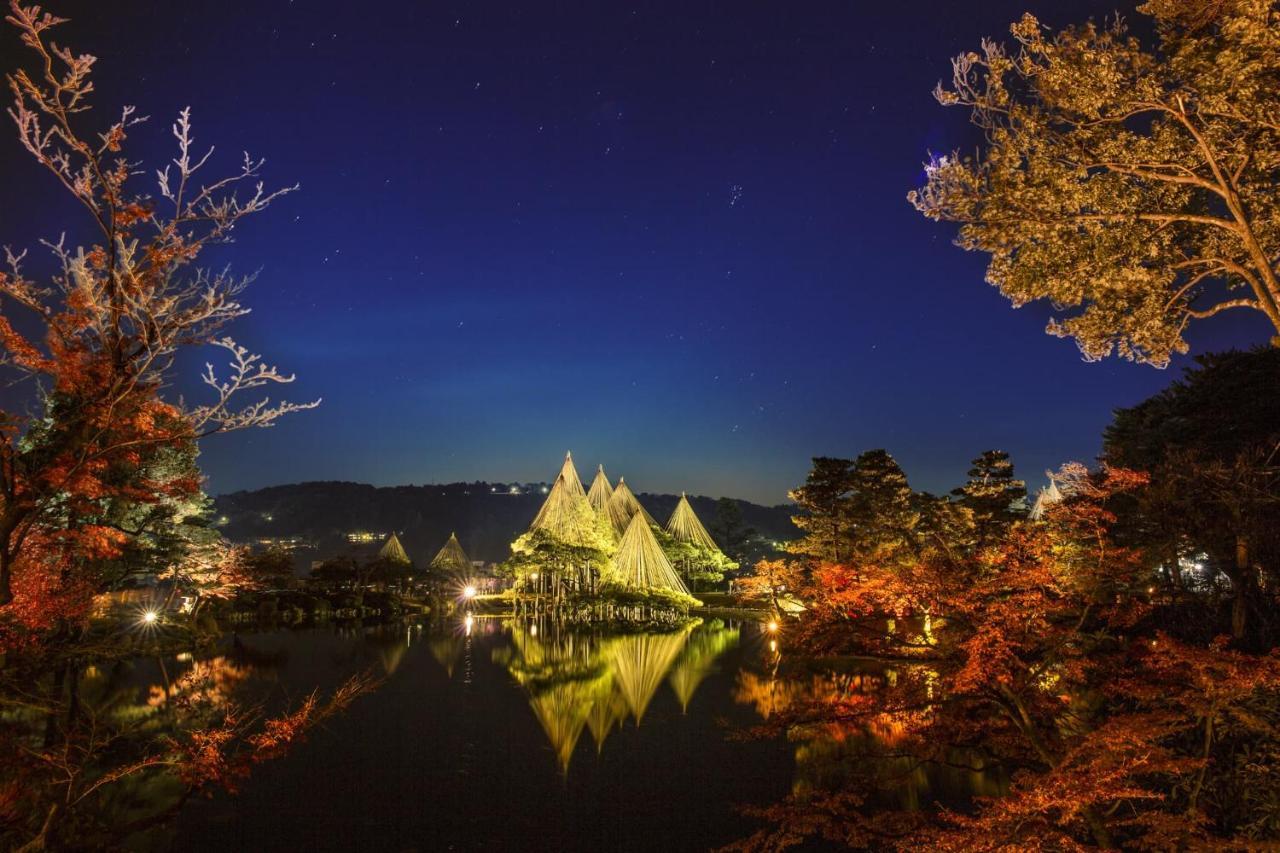 โรงแรมคะนะซะวะ โตกิว คานาซาว่า ภายนอก รูปภาพ The pyramids of the museum at night