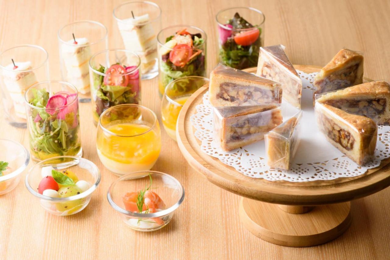 โรงแรมคะนะซะวะ โตกิว คานาซาว่า ภายนอก รูปภาพ A selection of canapés