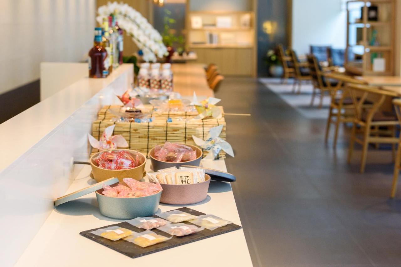 โรงแรมคะนะซะวะ โตกิว คานาซาว่า ภายนอก รูปภาพ A buffet at a restaurant
